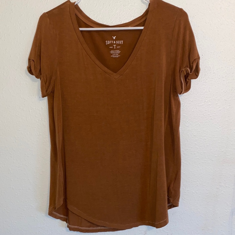 American Eagle small V-neck shirt